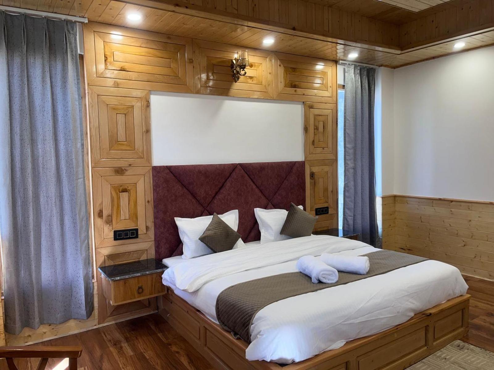 Hotel Mountain Blue Manāli Esterno foto